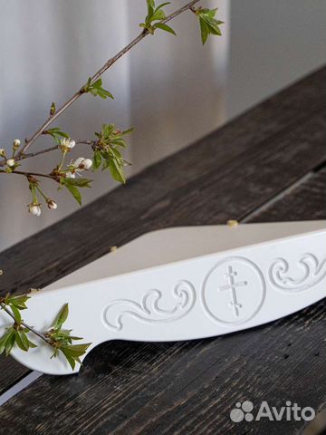 Полка угловая для икон белая