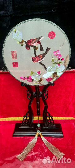 Декоративный веер на подставке из Китая