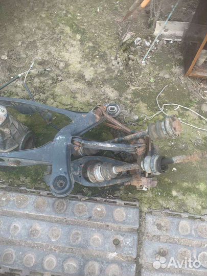 Подрамник мерседес 124