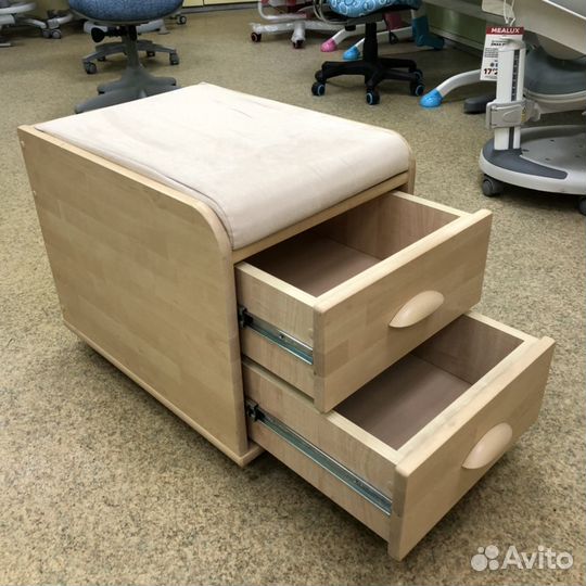 Тумба Дэми из массива берёзы с пуфом