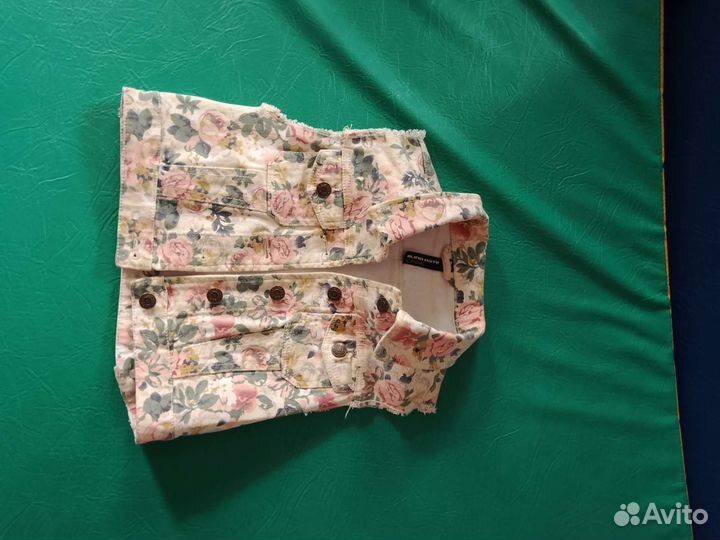 Джинсовая жилетка,летние джинсы