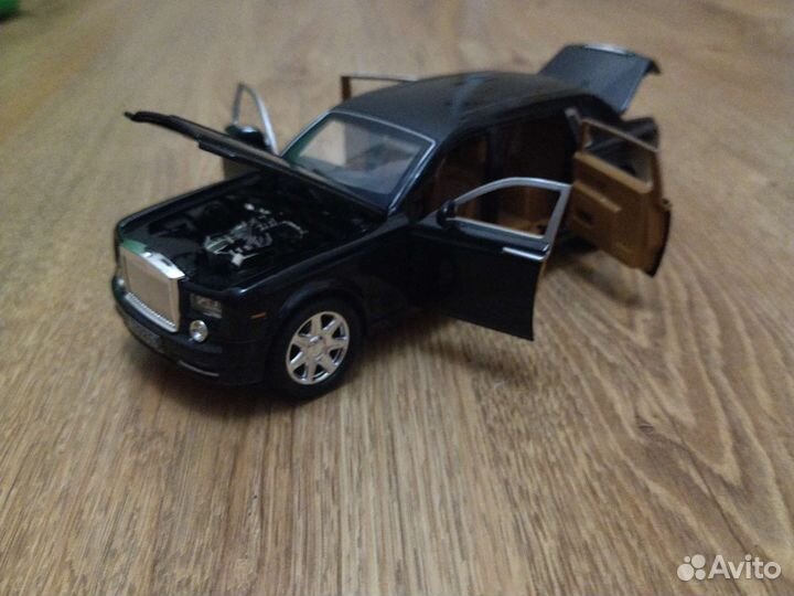 Модель машины rolls-royce