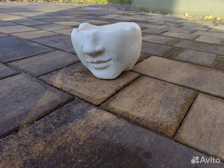 Настольная статуэтка