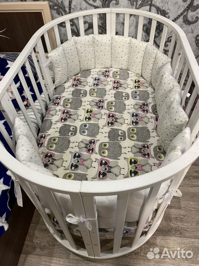 Детская кроватка с маятником