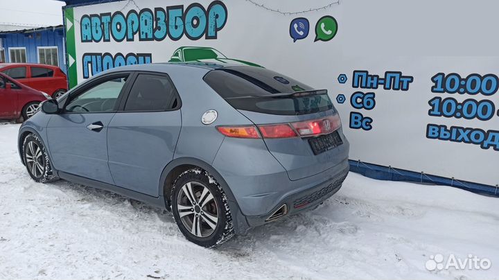 Накладка декоративная Honda Civic 5D 83111SMG02ZA Отличное состояние