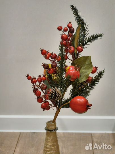 Ваза декоративная с новогодним декором