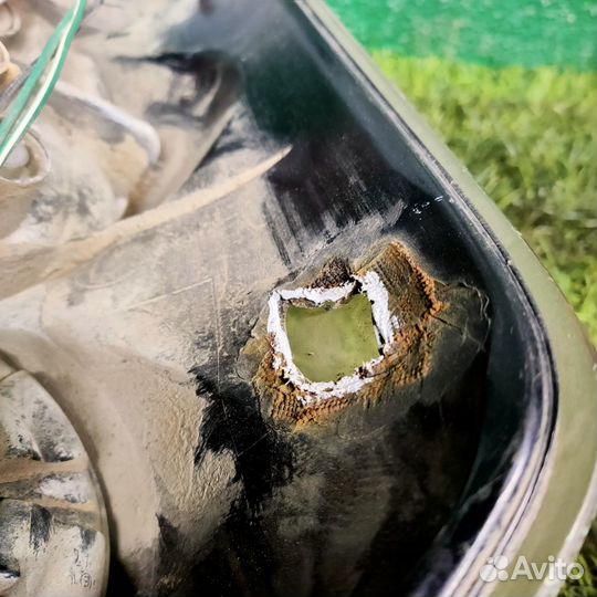 Фонарь задний правый для Mazda MPV II