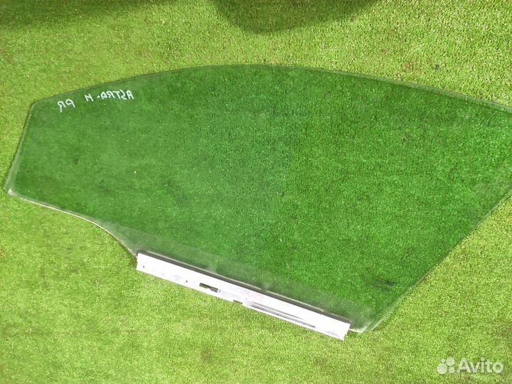 Стекло дверное переднее правое Opel Astra H седан