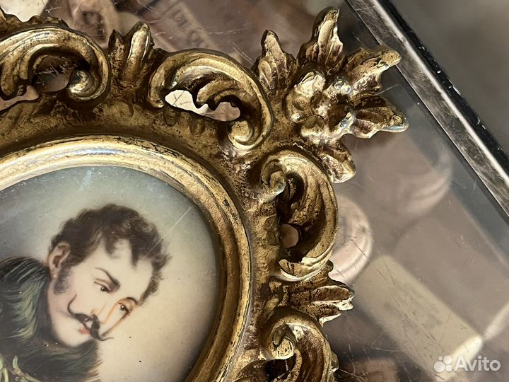 Картина миниатюра портрет в раме дерево. Европа