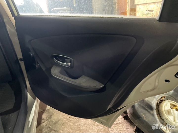 Дверная карта задняя правая Nissan Almera G15