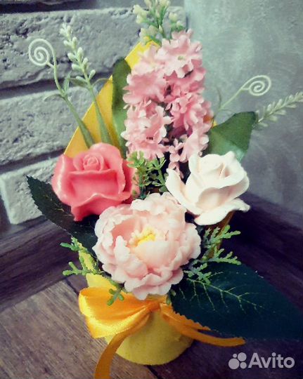 Сувенирные розы из мыла