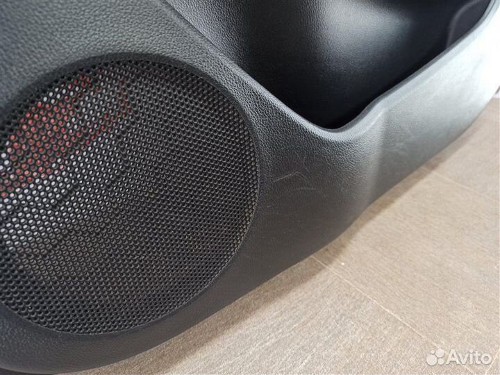 Обшивка двери передней правой Kia Rio (2011-2017)