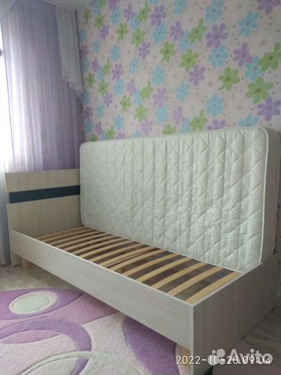 Кровать с матрасом