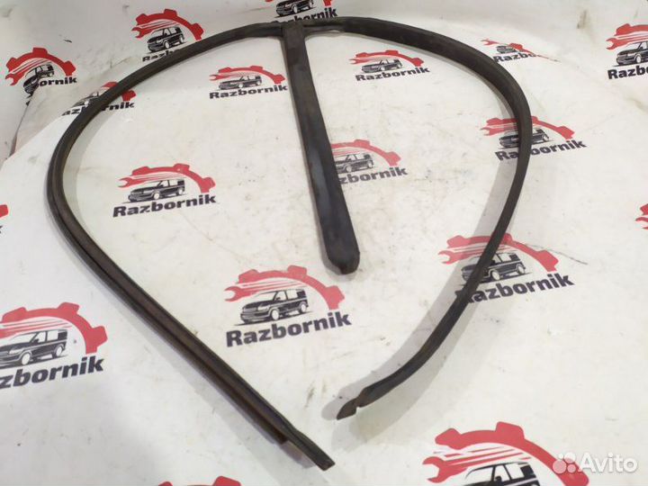 Уплотнительная резинка боковой двери задняя левая