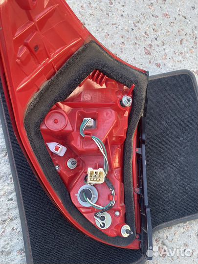 Задний правый фонарь toyota rav 4