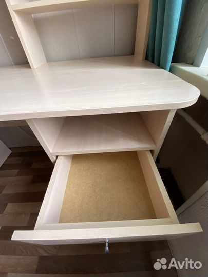 Письменный стол