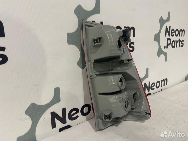 Фонарь задний левый Toyota Hilux 12-15