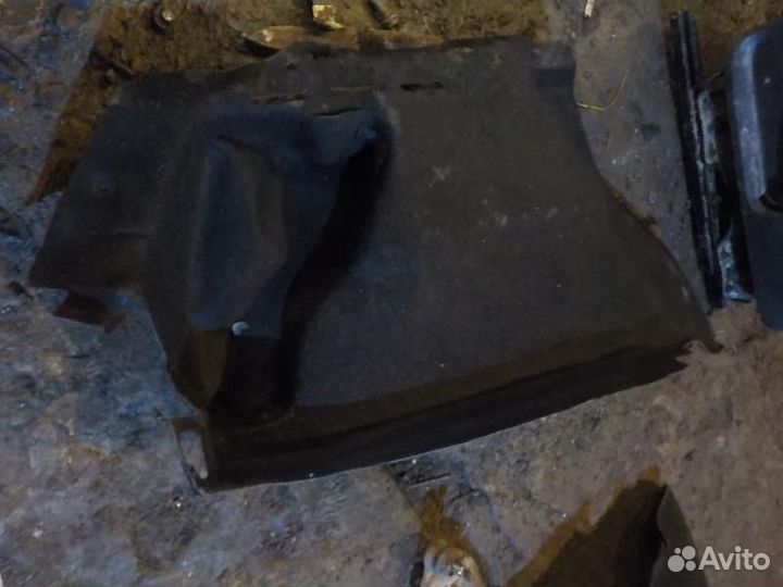 Обшивка багажника renault megane 3 левая