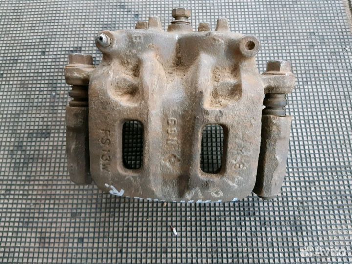 Суппорт передний правый Мицубиси Грандис