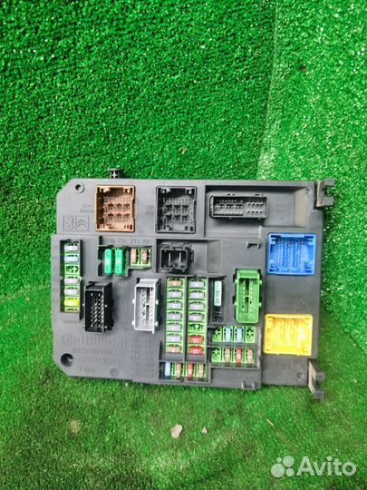 Блок предохранителей в салоне Citroen C4 седан 1.6