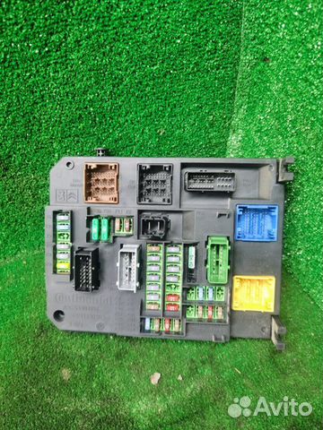 Блок предохранителей в салоне Citroen C4 седан 1.6