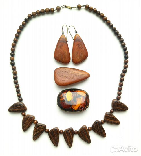 Серьги, бусы, бошь из дерева