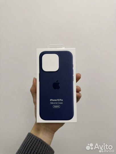 Оригинальный силиконовый чехол на iPhone 15 Pro