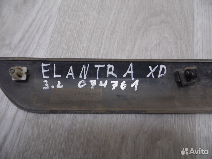 Молдинг задней левой двери Hyundai Elantra xd 2000