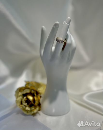 Золотое кольцо с бриллиантами