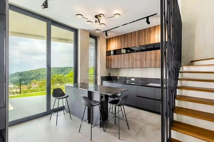 2-к. квартира, 72 м², 3/5 эт.