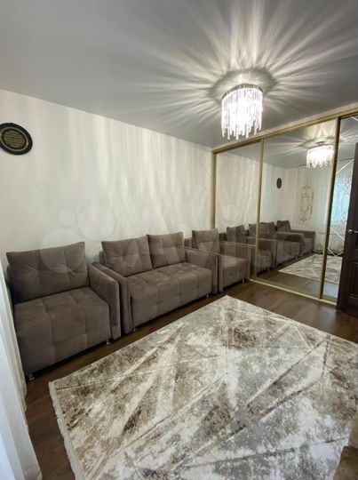 2-к. квартира, 42 м², 8/17 эт.