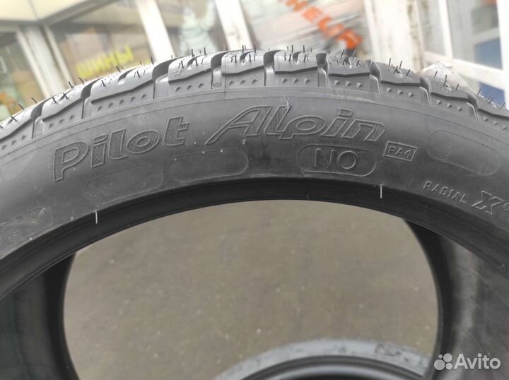 Michelin Pilot Alpin 4 255/40 R20 и 285/35 R20 104V