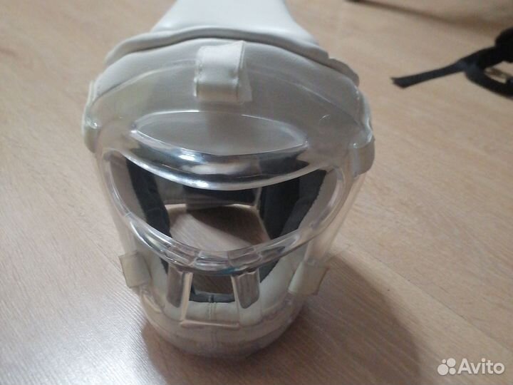 Шлем защитный для единоборств