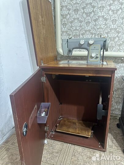 Швейная машинка чайка 142 бу