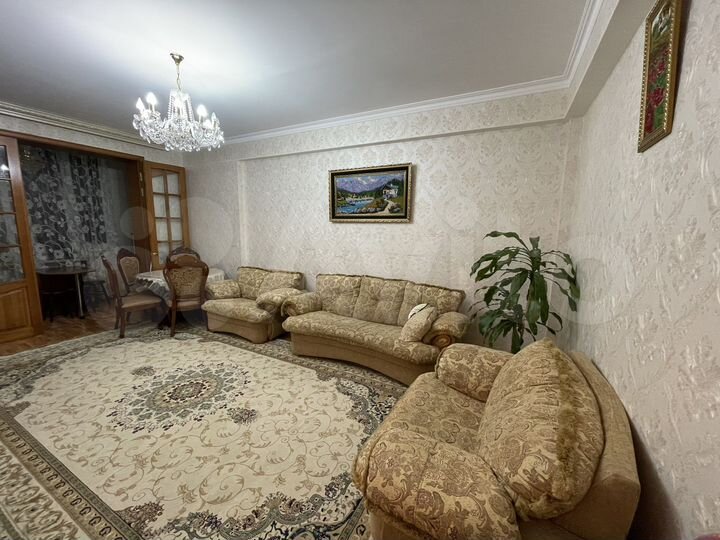 2-к. квартира, 54 м², 1/8 эт.