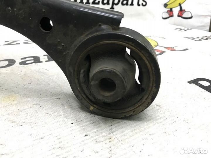 С дефектом рычаг передний правый Honda Civic 4D