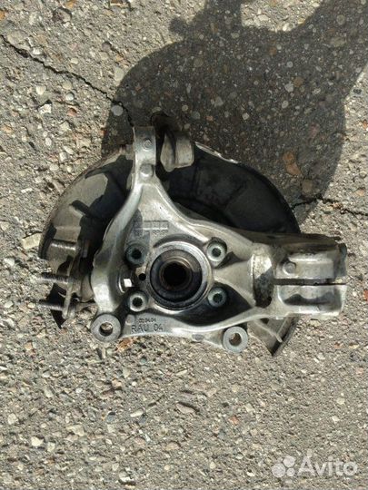 Поворотный кулак передний правый Volkswagen Passat