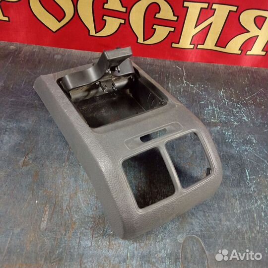 Задняя консоль Volkswagen Golf 5