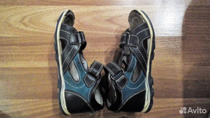 Продам сандалики 27-го размера 18 см по стельке