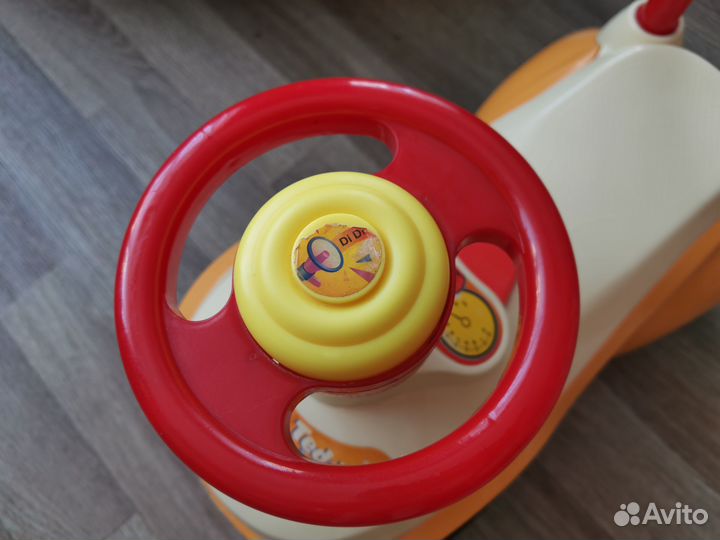 Машинка-каталка для самых маленьких