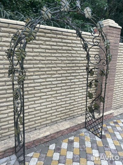 Арка кованная для благоустройства