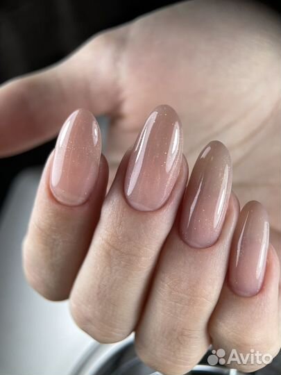 Модель на маникюр