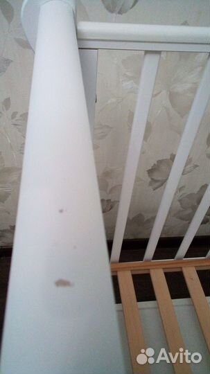 Детская кроватка с маятником и ящиком