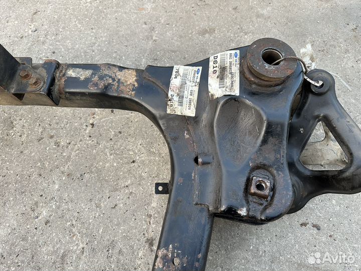 Подрамник Kia Carnival 2 2007г