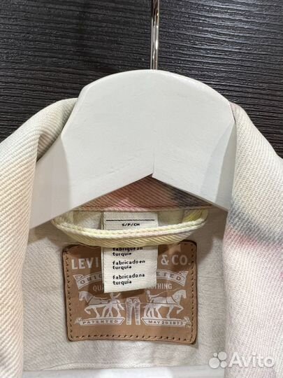 Джинсовая жилетка тай дай levis