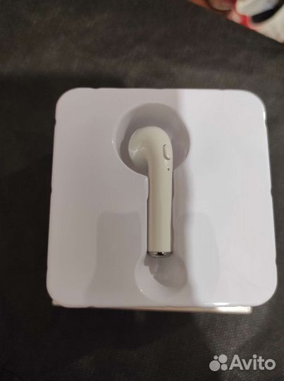 Беспроводной наушник новый