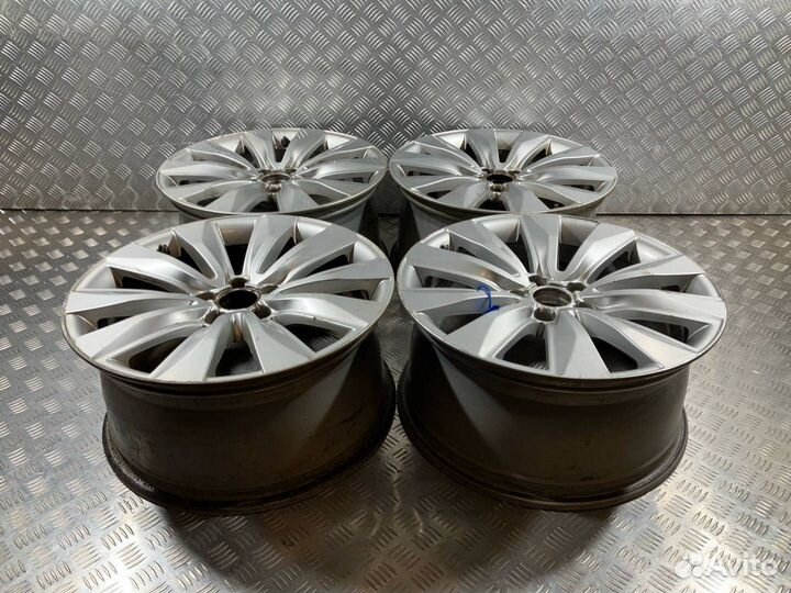 Комплект литых дисков R18x8.5 5x112