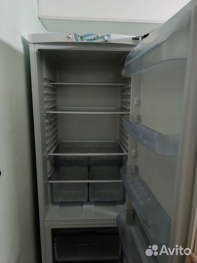 Холодильник двухкамерный indesit