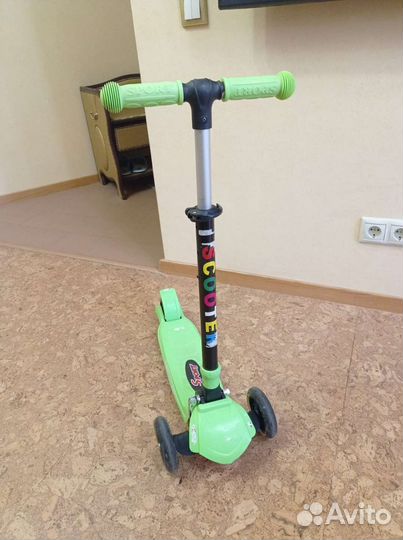 Самокат трехколесный со светящимися колесами