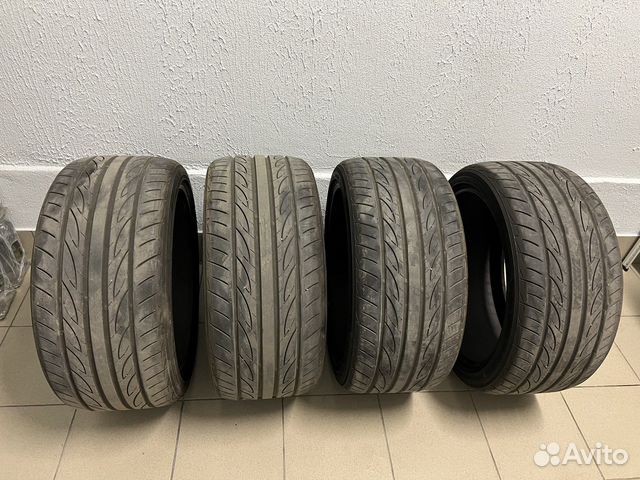 Yokohama Advan Fleva V701 275/35 R20